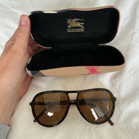 Burberry Tortoise Sunglasses with Case - Picture 2 of 6